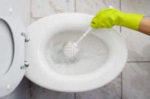 Tips con vinagre para limpiar el inodoro
