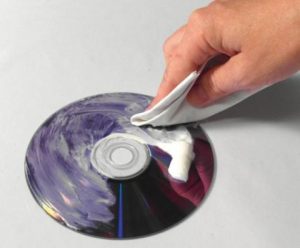 Limpia los DVDs y CDs rallados