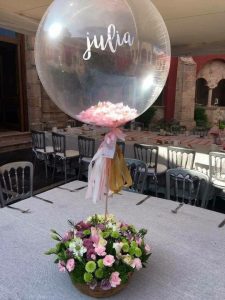 Decoración con globos para bautizo