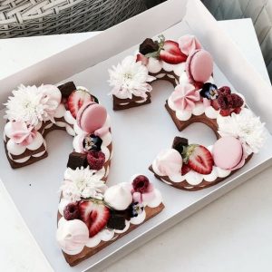 pasteles de numeros con flores