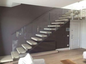 diseño de escaleras para espacios pequeños con vidrio templado