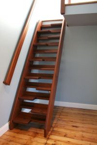 escaleras de madera para interiores pequeños