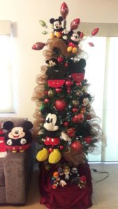 arbol de navidad decorado con peluches