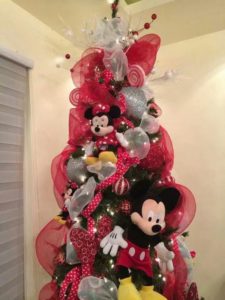 arbol navideño de mickey mouse con listones