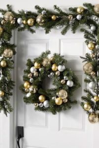 puertas decoradas de navidad 2019 con coronas